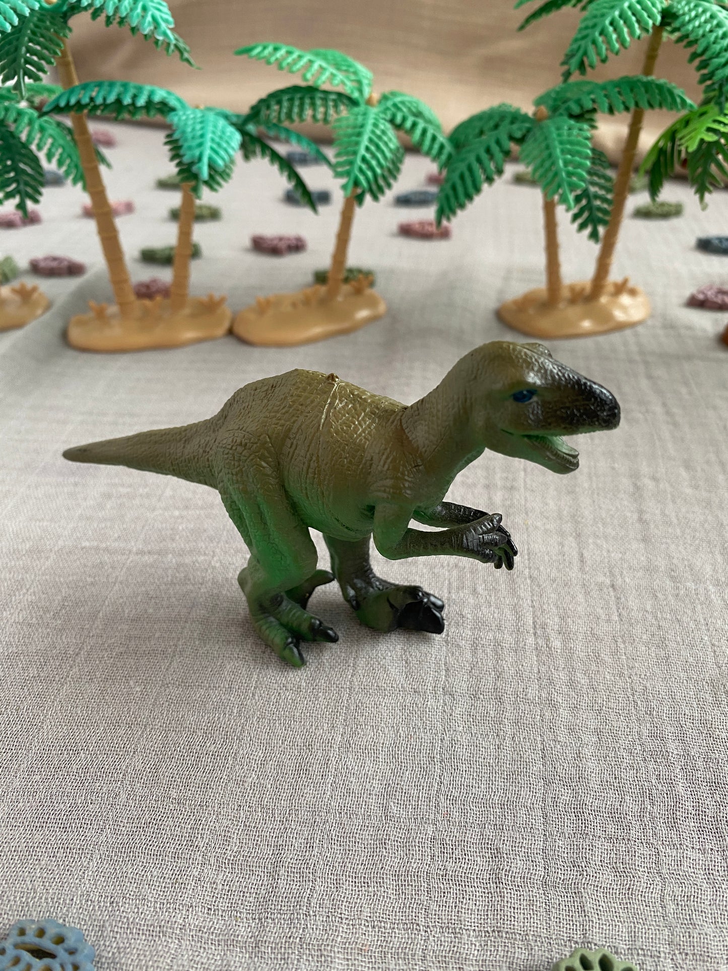 Velociraptor - Toy to Relove
