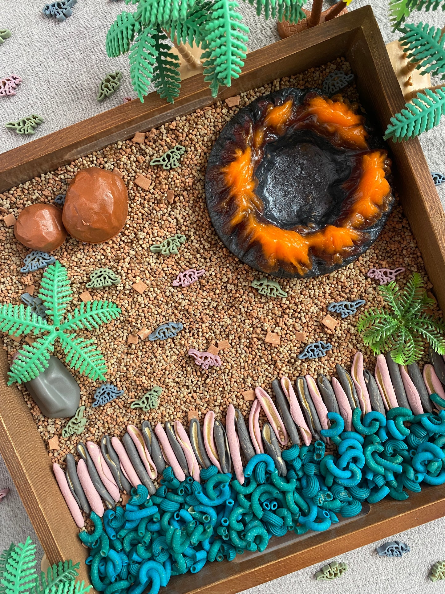 ‘Jurassic Garden' Pour & Explore Mix