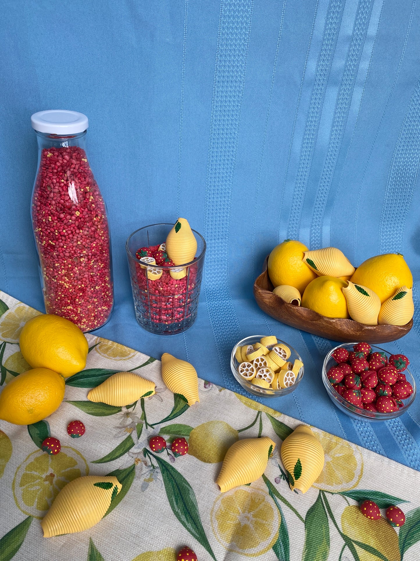 ‘Strawberry Squeeze' Pour & Explore Mix